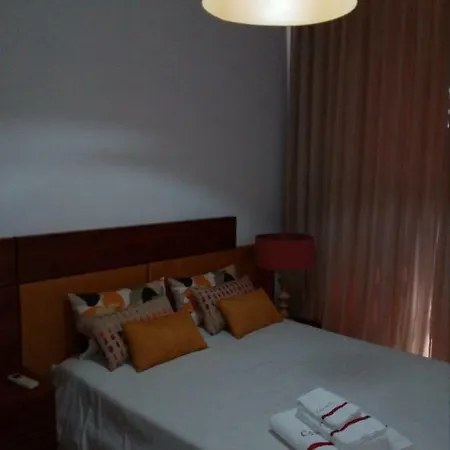Casa Da Meia Encosta * Foz do Cobrão