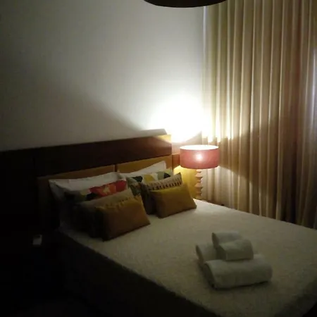 Casa Da Meia Encosta Foz do Cobrão